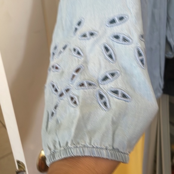 Blue - Picture 5 of 7